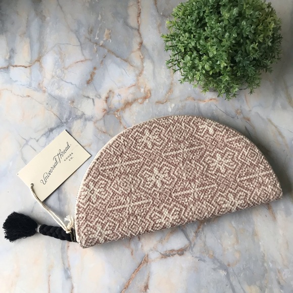 Universal Thread Half Moon Shaped Small Clutch New - Picture 3 of 7